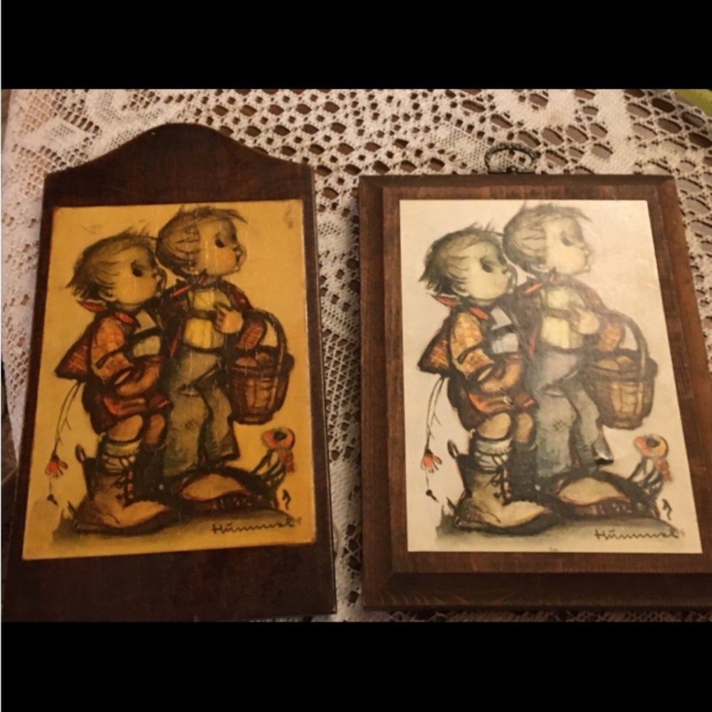Set of 2 wall hanging plaques